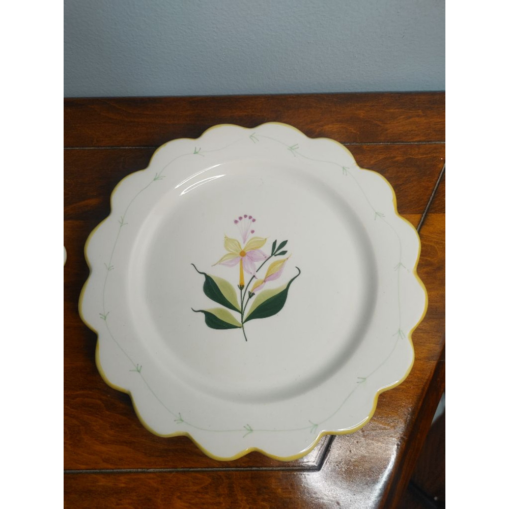 Vintage SECLA Portugal hand-painted 8" scalloped floral ceramic dessert plates - Picture 6 of 9